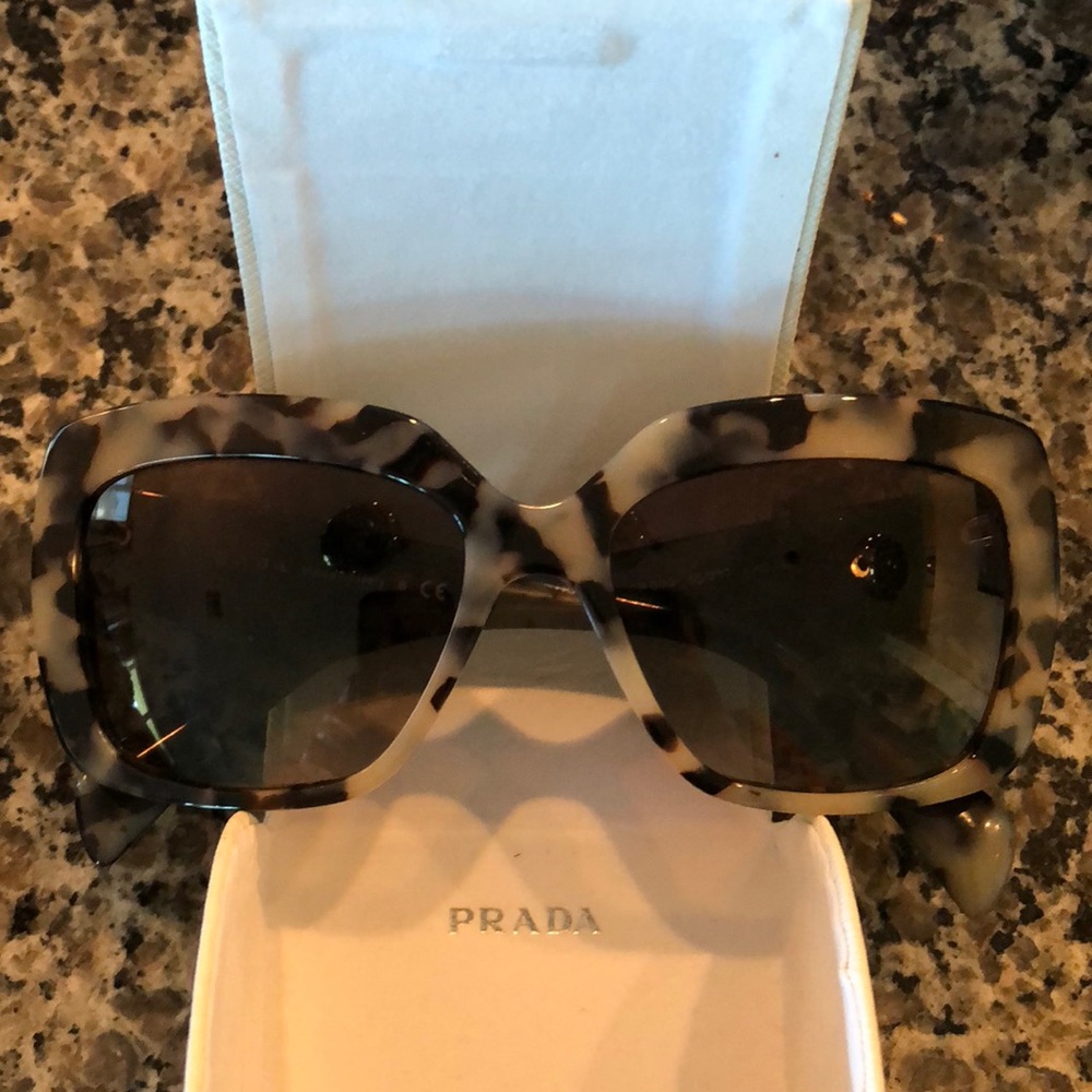 ❤️PRADA SUNGLASSES 😎